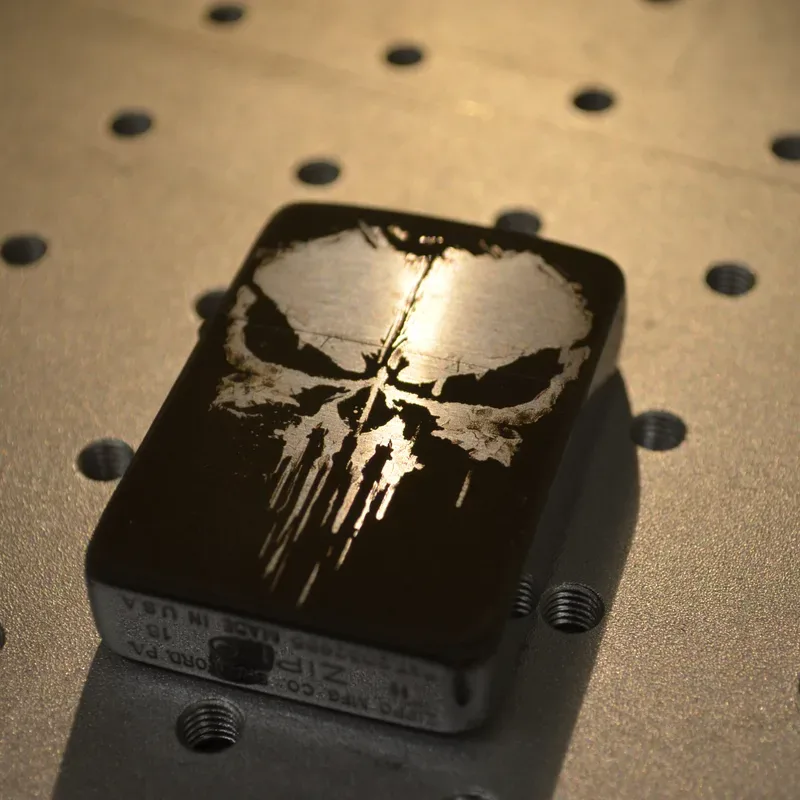Gravírování na Zippo – Punisher